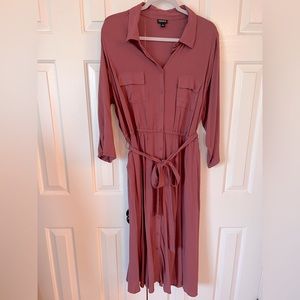 Style Trend! The shirt dress is back! Belted button down midi shirtdress